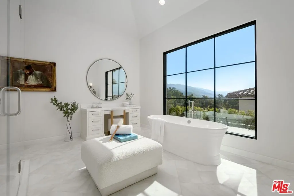 Summerland, California 93067, United States, 6 Bedrooms Bedrooms, ,9 BathroomsBathrooms,Residential,Active,136685