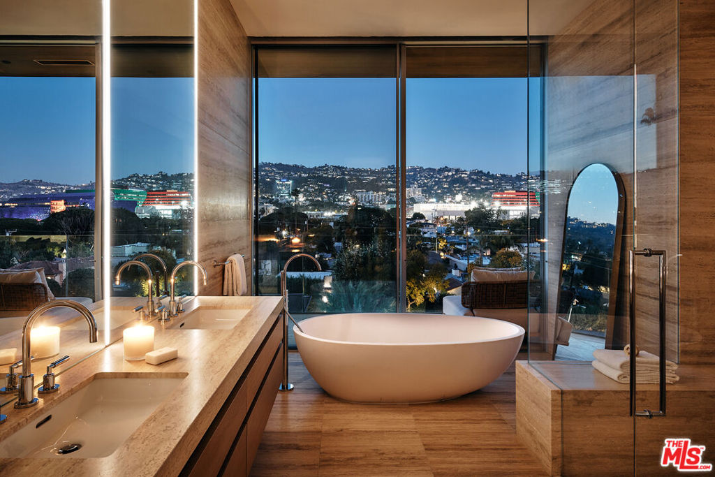 Properties 2 8899 Beverly 5E