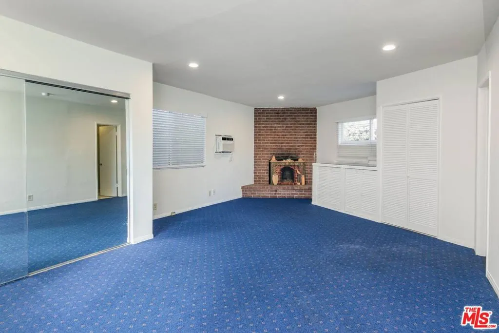 Valley Village, California 91607, United States, 3 Bedrooms Bedrooms, ,2 BathroomsBathrooms,Residential,Active,93511