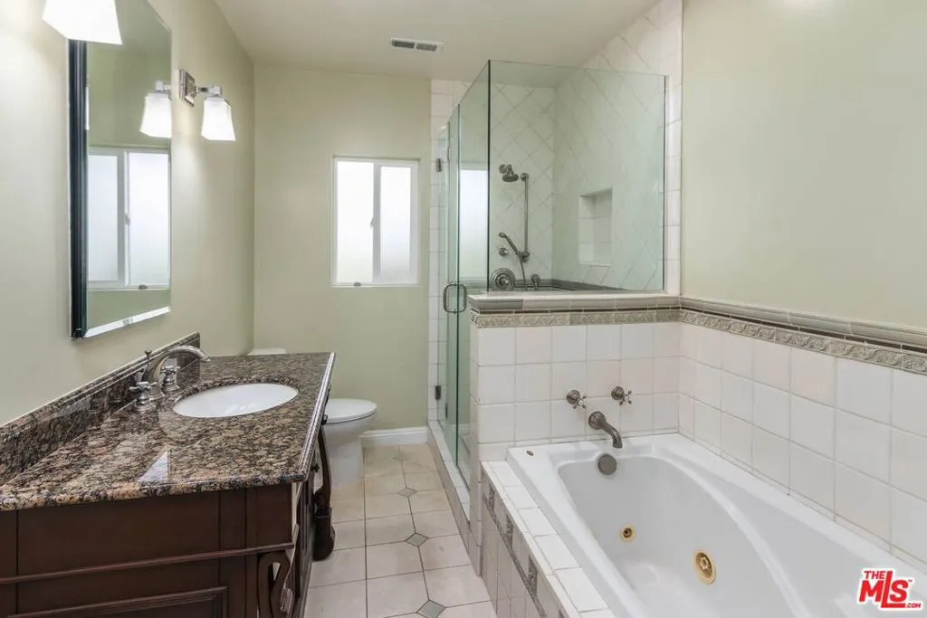 Valley Village, California 91607, United States, 3 Bedrooms Bedrooms, ,2 BathroomsBathrooms,Residential,Active,93511