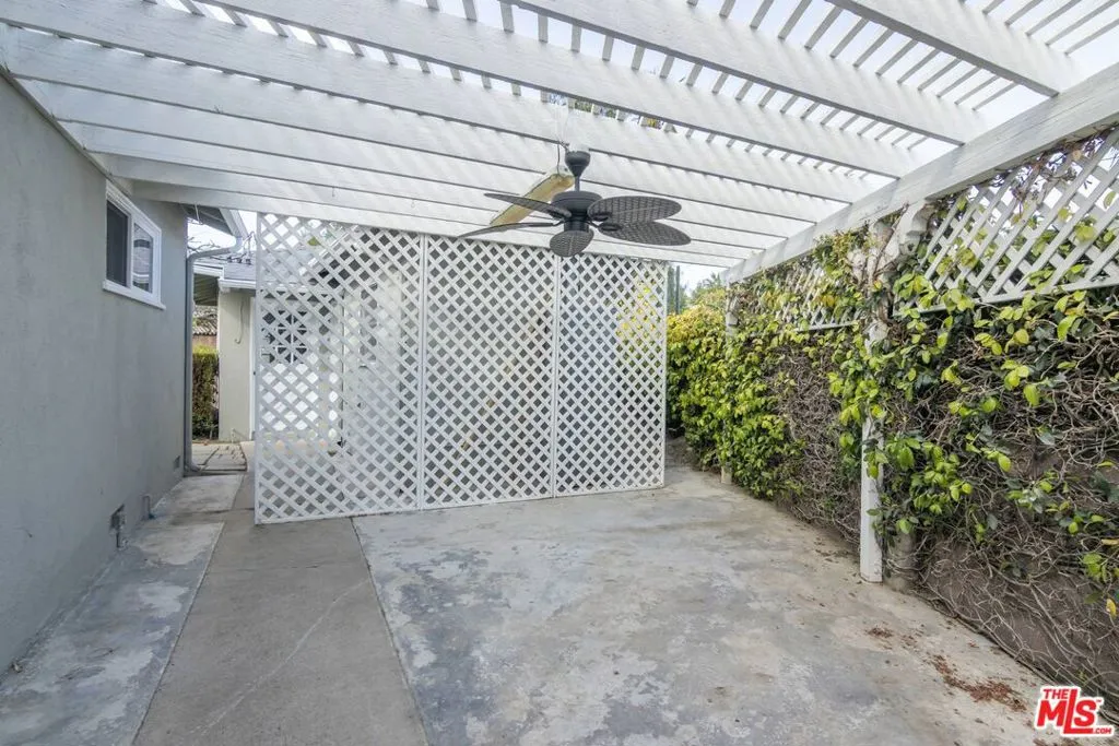 Valley Village, California 91607, United States, 3 Bedrooms Bedrooms, ,2 BathroomsBathrooms,Residential,Active,93511