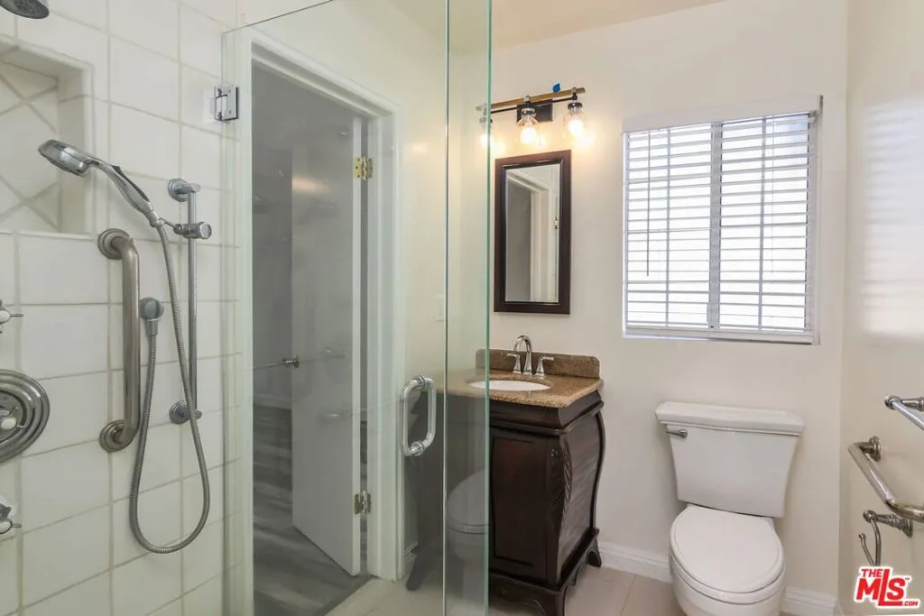 Valley Village, California 91607, United States, 3 Bedrooms Bedrooms, ,2 BathroomsBathrooms,Residential,Active,93511