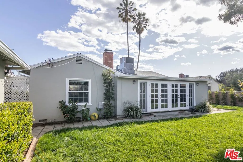 Valley Village, California 91607, United States, 3 Bedrooms Bedrooms, ,2 BathroomsBathrooms,Residential,Active,93511