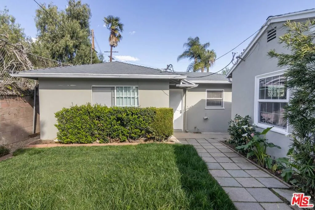 Valley Village, California 91607, United States, 3 Bedrooms Bedrooms, ,2 BathroomsBathrooms,Residential,Active,93511