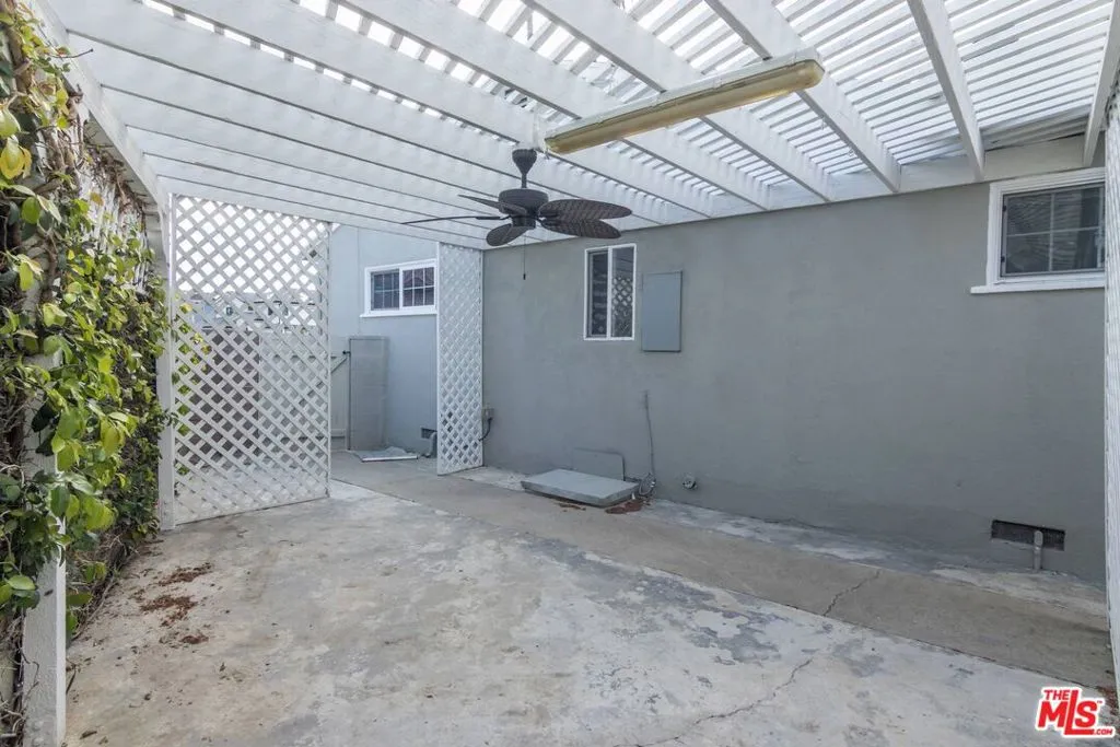 Valley Village, California 91607, United States, 3 Bedrooms Bedrooms, ,2 BathroomsBathrooms,Residential,Active,93511