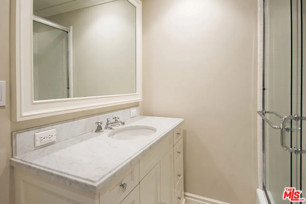 Beverly Hills, California 90212, United States, 1 Bedroom Bedrooms, ,1 BathroomBathrooms,Residential,Active,3000