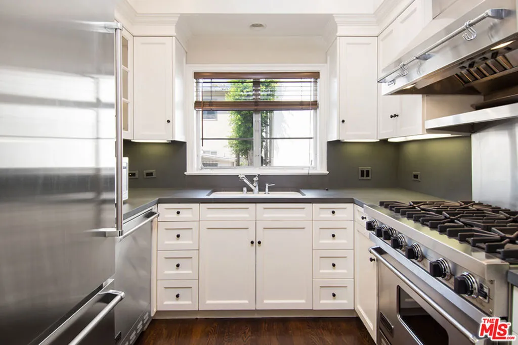 Beverly Hills, California 90212, United States, 1 Bedroom Bedrooms, ,1 BathroomBathrooms,Residential,Active,3000