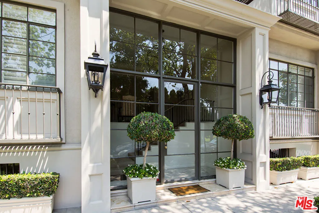 Beverly Hills, California 90212, United States, 1 Bedroom Bedrooms, ,1 BathroomBathrooms,Residential,Active,3000