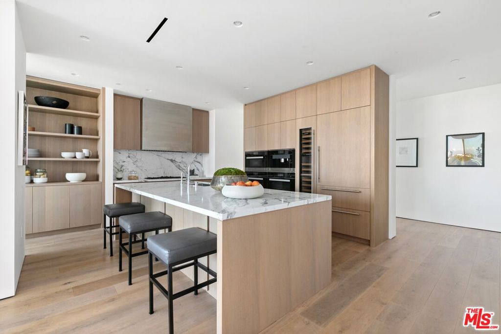 Properties 2 8899 Beverly Blvd 5D