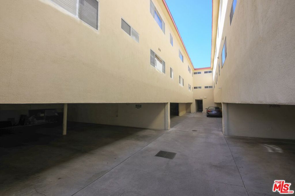 Properties 4 1827 N Van Ness Avenue
