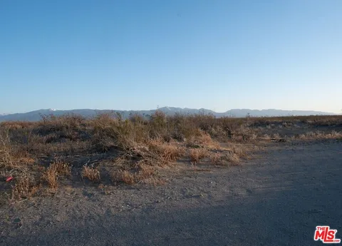 MLS: 25507609