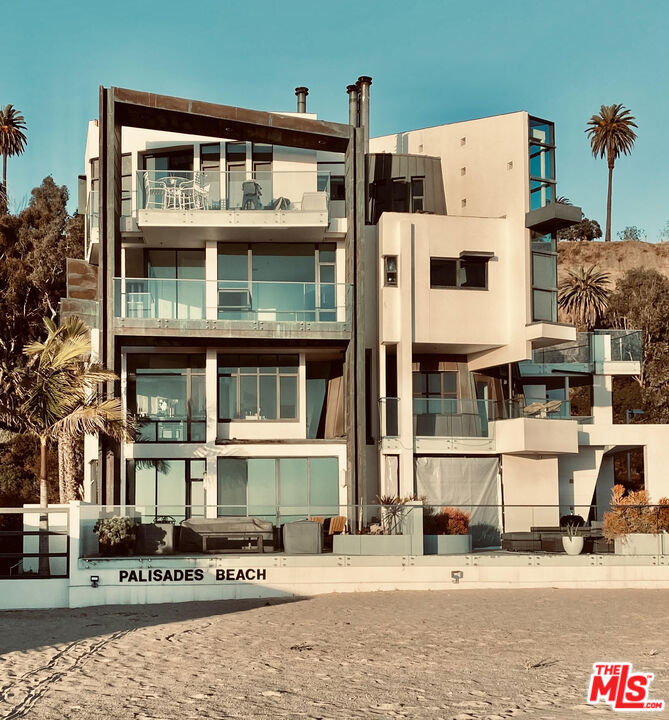 Properties 2 270 Palisades Beach Road 301