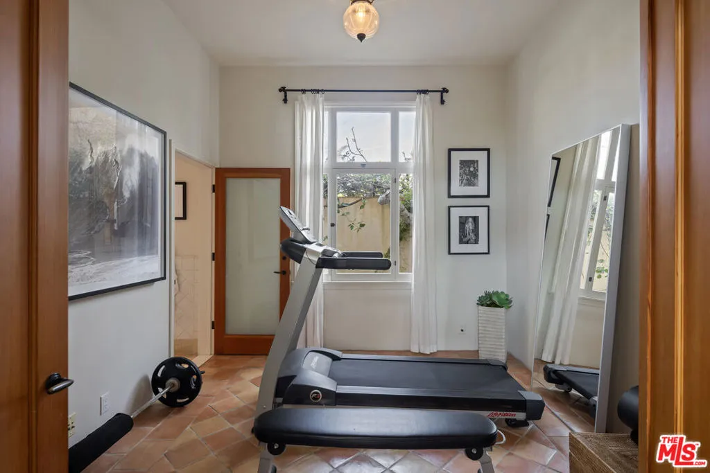 Santa Monica, California 90402, United States, 5 Bedrooms Bedrooms, ,5 BathroomsBathrooms,Residential,Active,88918