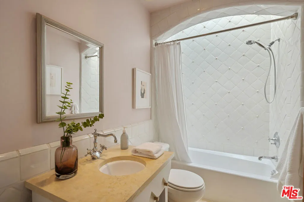 Santa Monica, California 90402, United States, 5 Bedrooms Bedrooms, ,5 BathroomsBathrooms,Residential,Active,88918