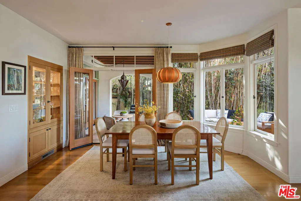 Santa Monica, California 90402, United States, 5 Bedrooms Bedrooms, ,5 BathroomsBathrooms,Residential,Active,88918