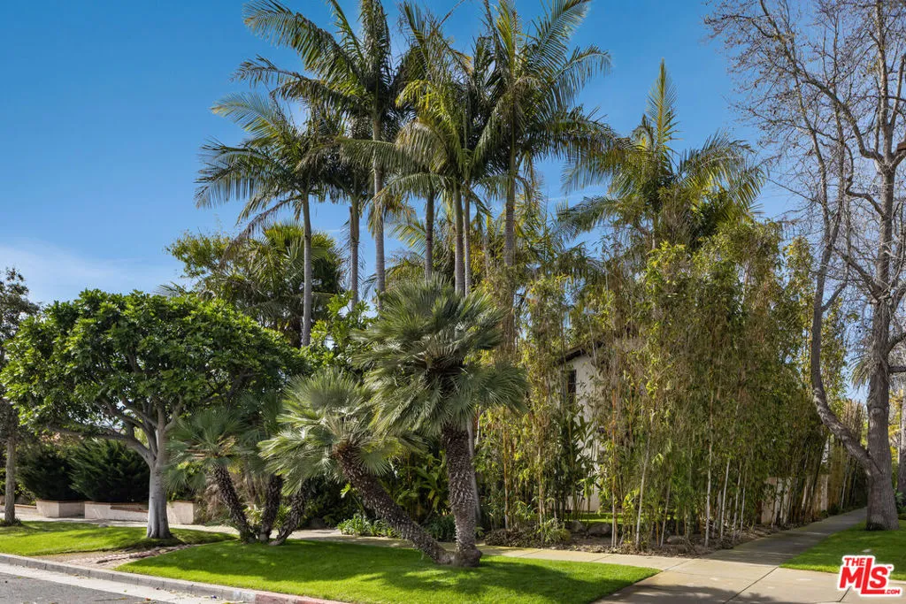 Santa Monica, California 90402, United States, 5 Bedrooms Bedrooms, ,5 BathroomsBathrooms,Residential,Active,88918