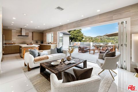 2612 Wallingford Drive Beverly Hills CA 90210