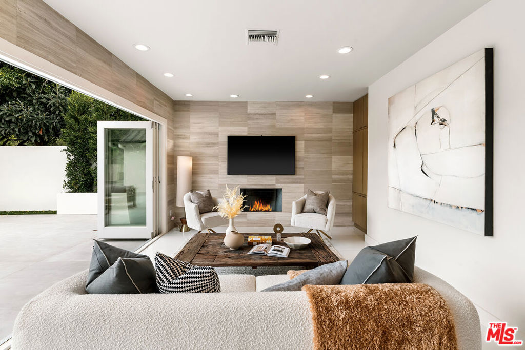 Properties 1 2612 Wallingford Drive