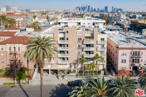 Condominium in Los Angeles CA 980 Oxford Avenue.jpg