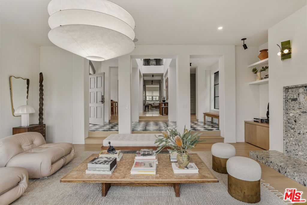 Properties 4 5201 Via Donte