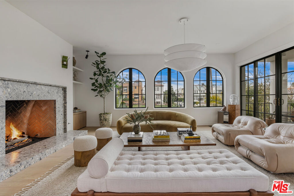 Properties 3 5201 Via Donte