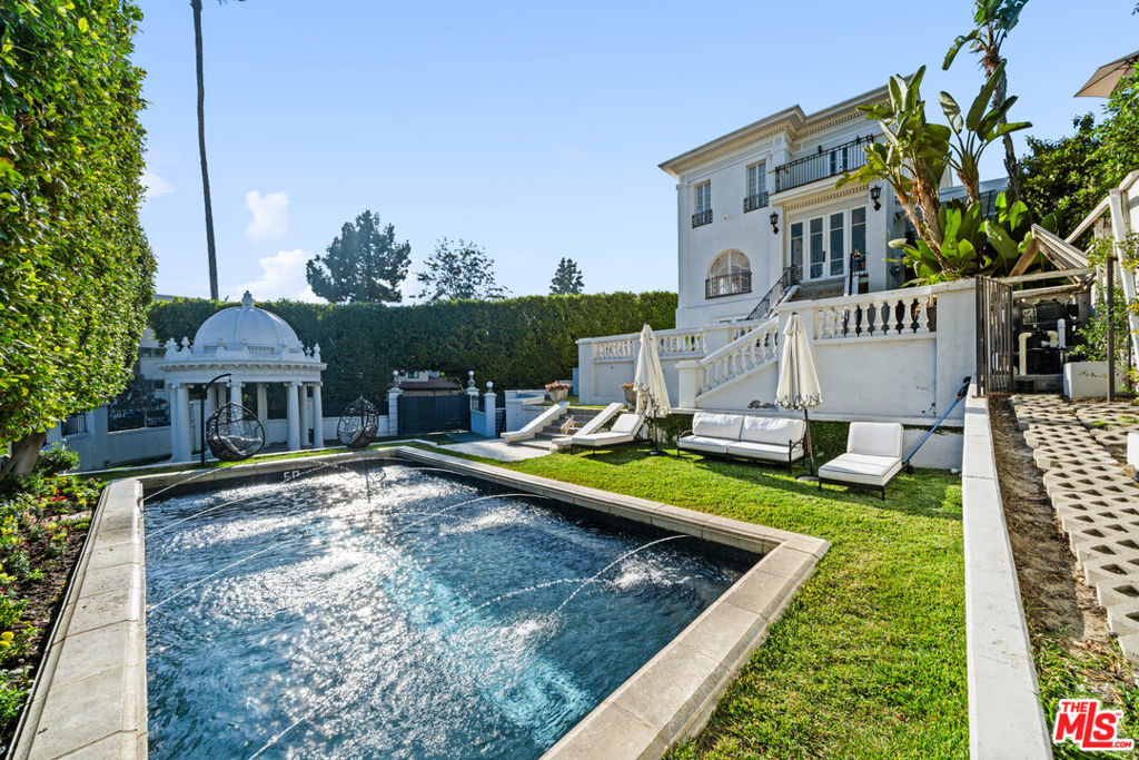 Properties 3 6533 Cahuenga Terrace