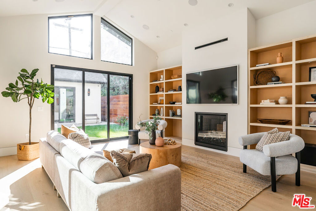 Properties 2 3076 Glenhurst Avenue