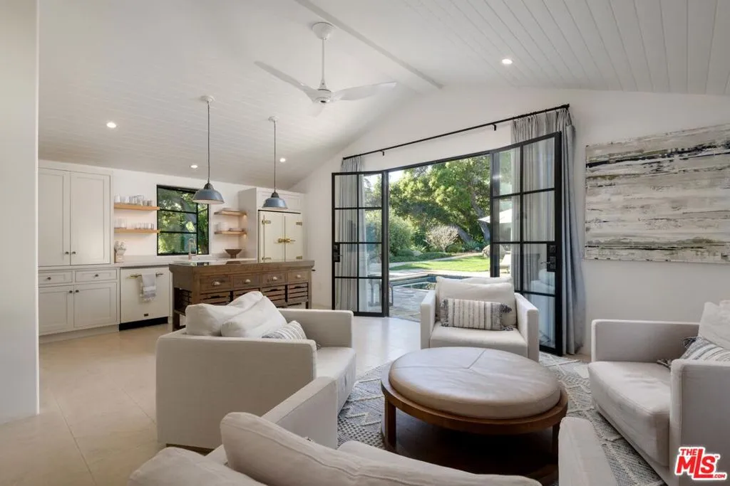 Montecito, California 93108, United States, 6 Bedrooms Bedrooms, ,5 BathroomsBathrooms,Residential,Active,21994