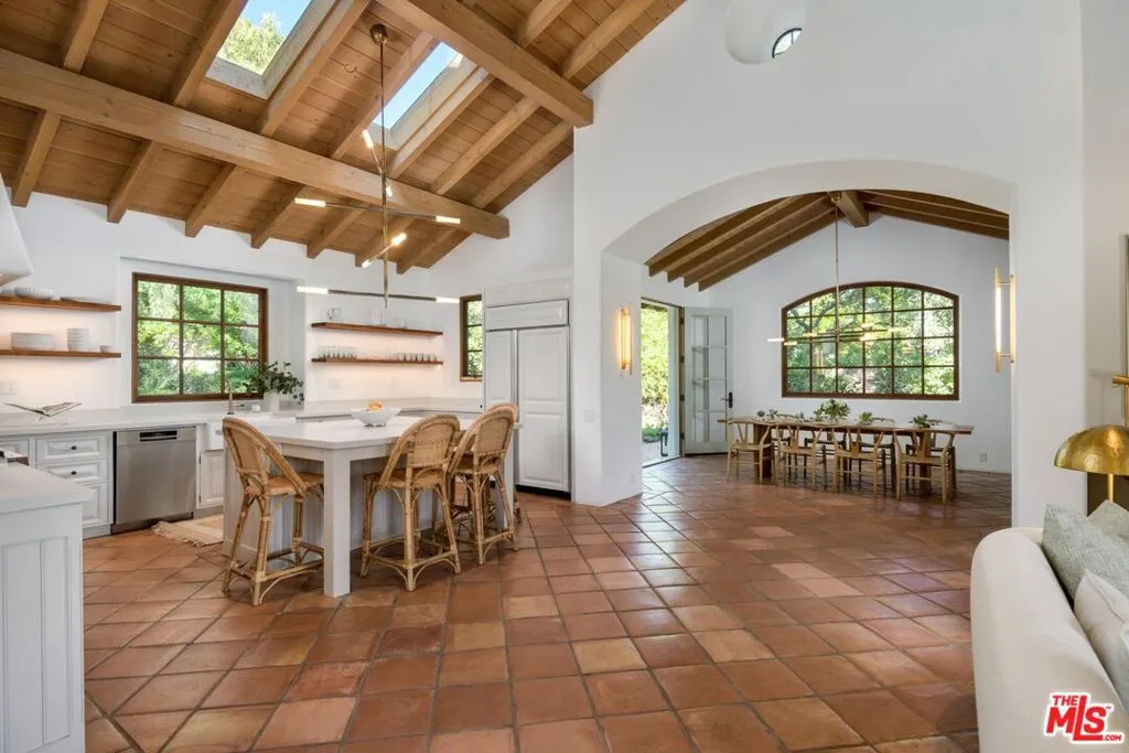 Montecito, California 93108, United States, 6 Bedrooms Bedrooms, ,5 BathroomsBathrooms,Residential,Active,21994