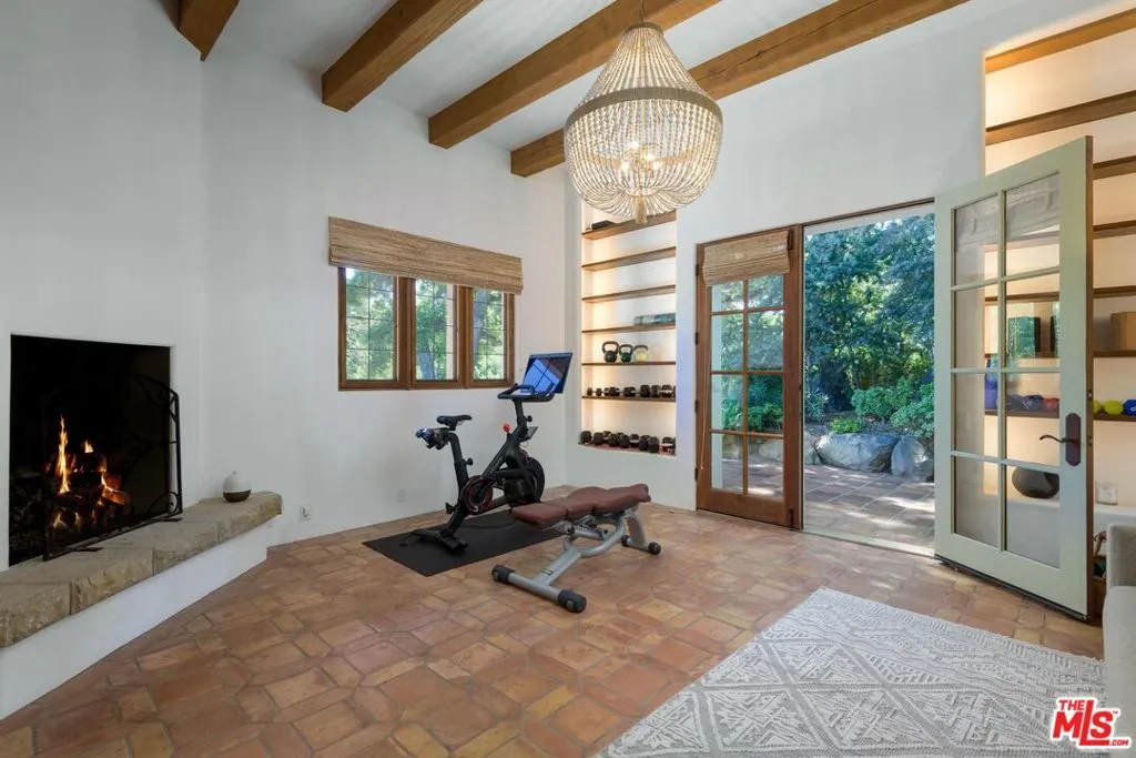 Montecito, California 93108, United States, 6 Bedrooms Bedrooms, ,5 BathroomsBathrooms,Residential,Active,21994