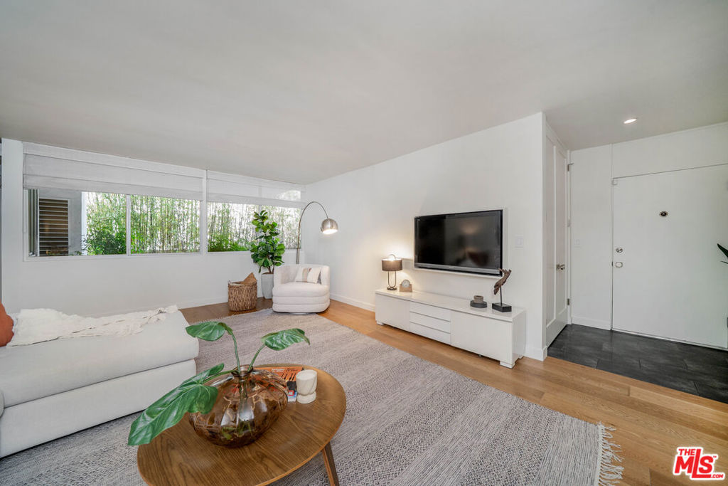 Properties 2 131 N Gale Drive 1C