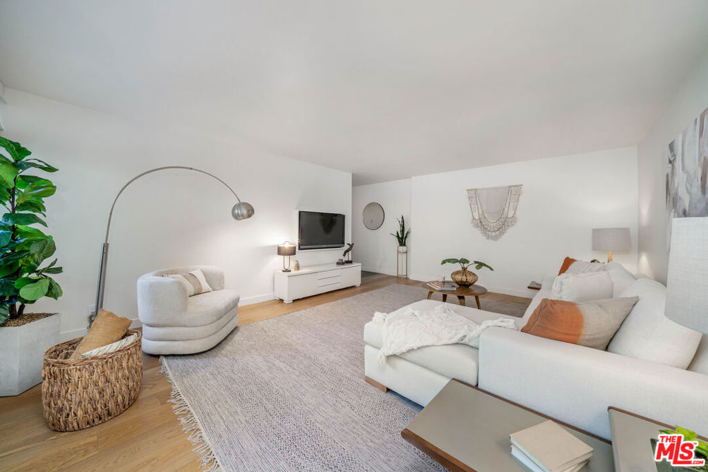 Properties 1 131 N Gale Drive 1C