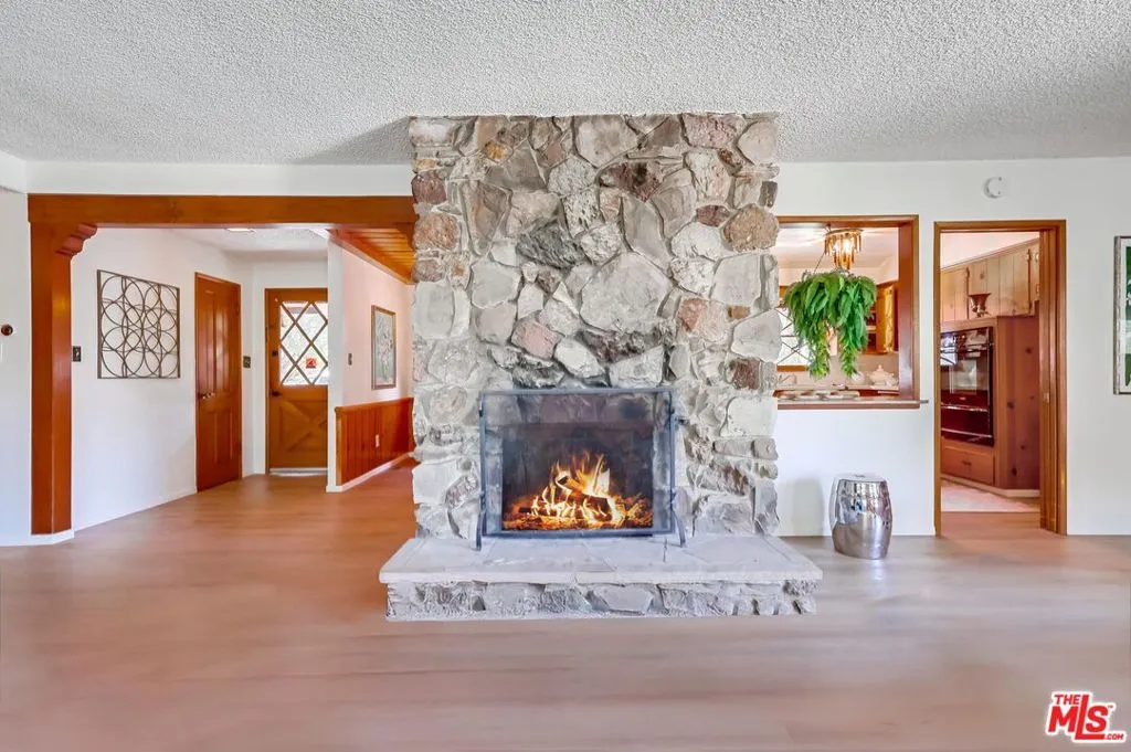 Sunland, California 91040, United States, 4 Bedrooms Bedrooms, ,3 BathroomsBathrooms,Residential,Active,174632