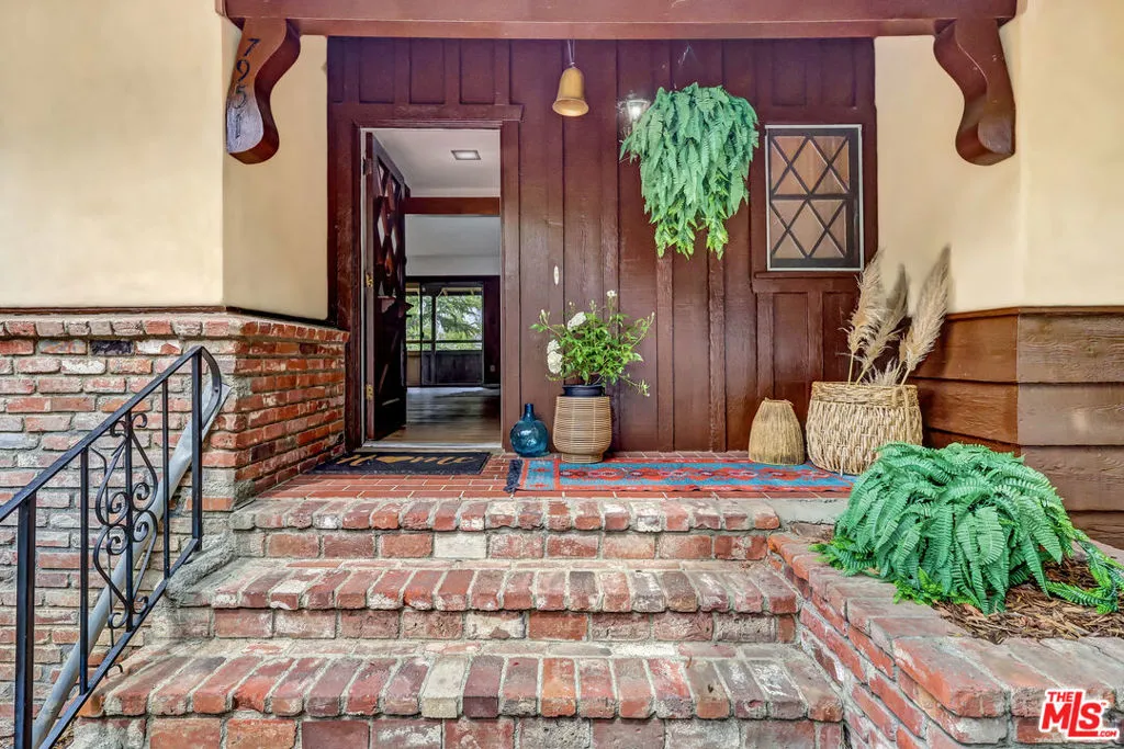 Sunland, California 91040, United States, 4 Bedrooms Bedrooms, ,3 BathroomsBathrooms,Residential,Active,174632