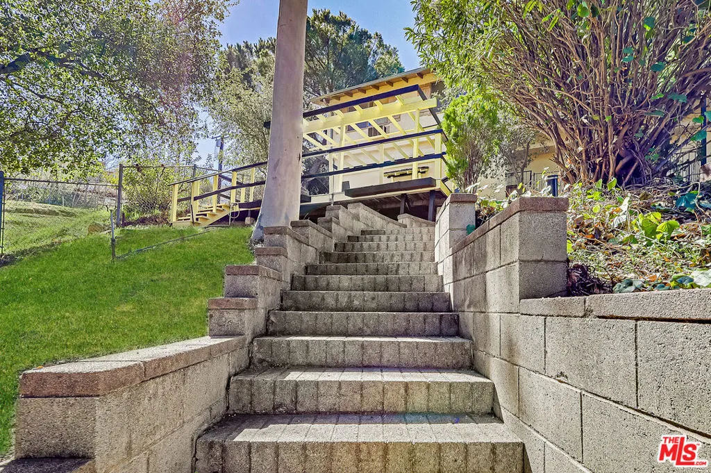 Sunland, California 91040, United States, 4 Bedrooms Bedrooms, ,3 BathroomsBathrooms,Residential,Active,174632