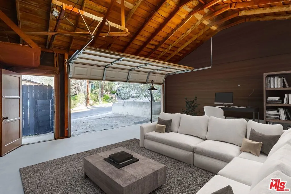 Sunland, California 91040, United States, 4 Bedrooms Bedrooms, ,3 BathroomsBathrooms,Residential,Active,174632