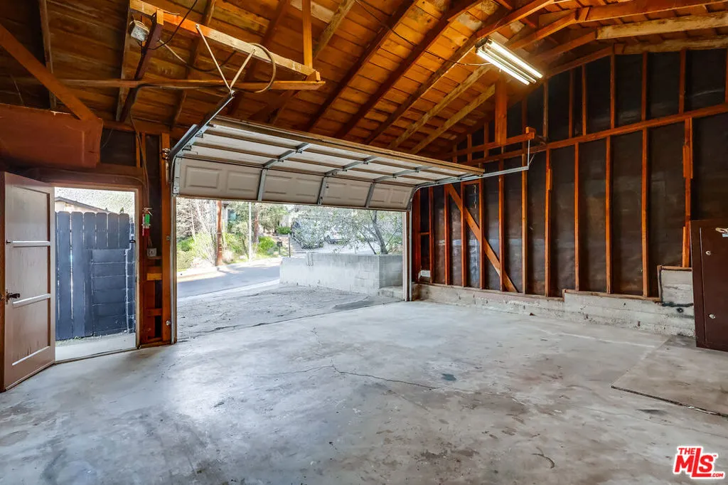 Sunland, California 91040, United States, 4 Bedrooms Bedrooms, ,3 BathroomsBathrooms,Residential,Active,174632