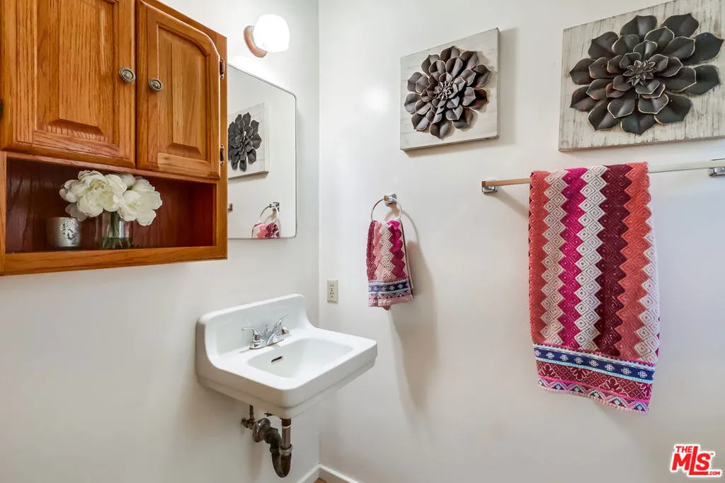 Sunland, California 91040, United States, 4 Bedrooms Bedrooms, ,3 BathroomsBathrooms,Residential,Active,174632