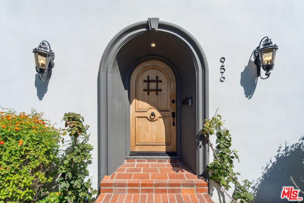 956 S Longwood Avenue