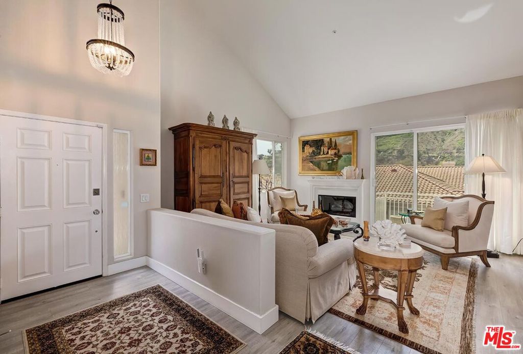 638 Palisades Drive