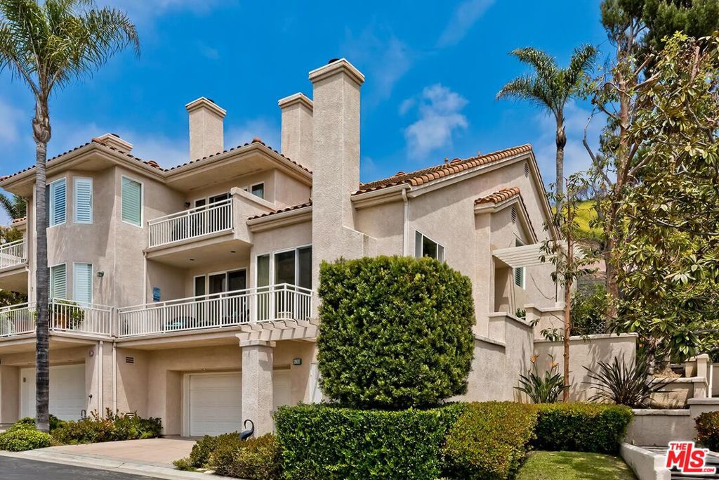 638 Palisades Drive