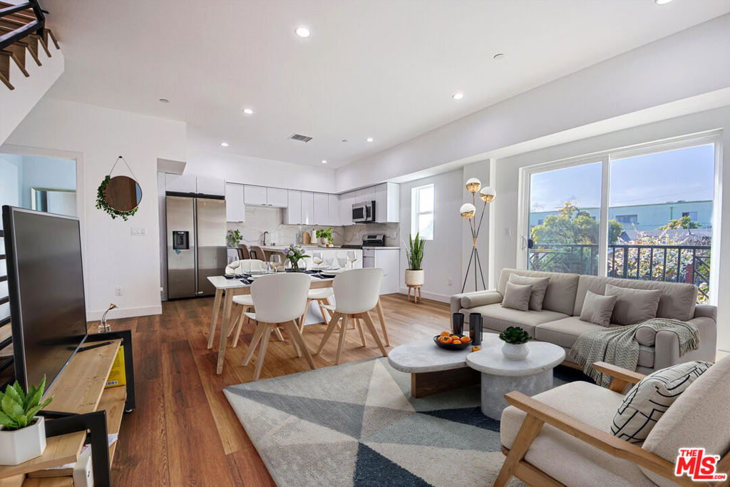 Properties 2 954 N Kingsley Drive