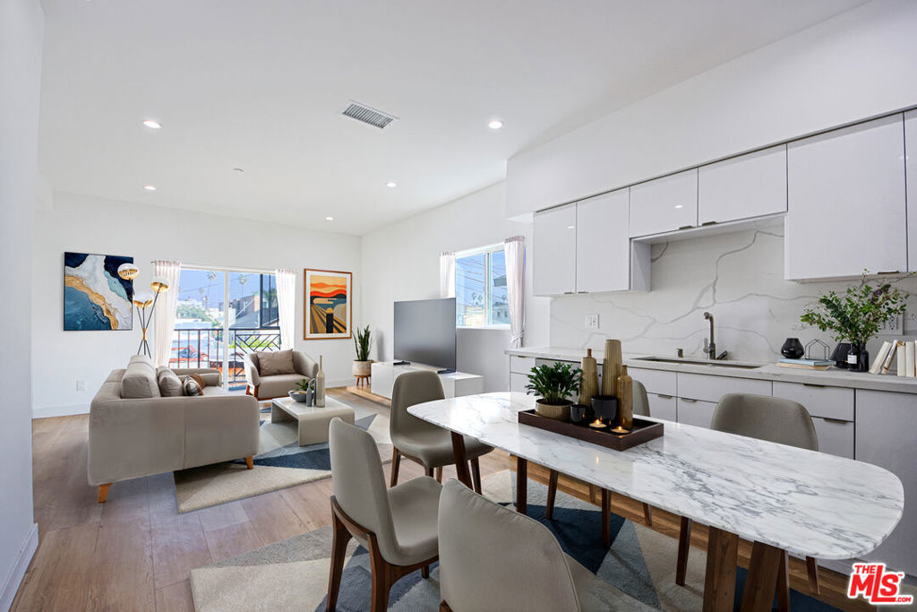 Properties 4 954 N Kingsley Drive