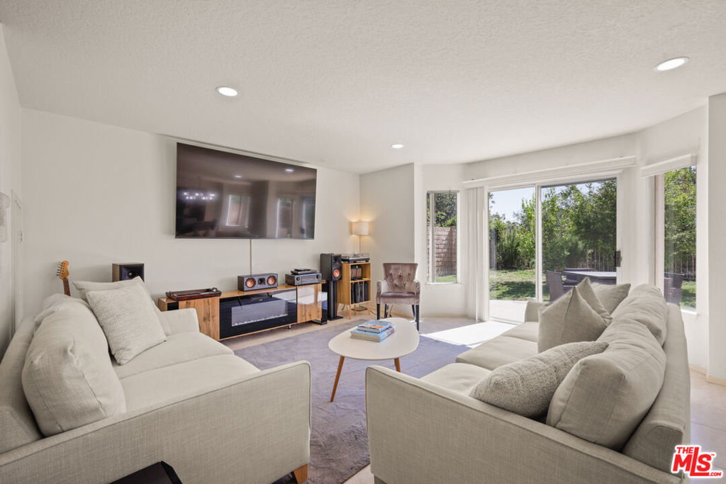 12119 Falcon Crest Way