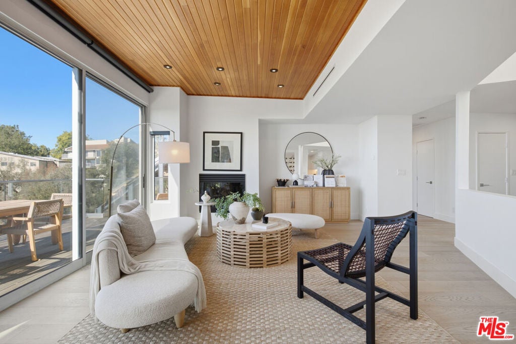 2759 Creston Drive