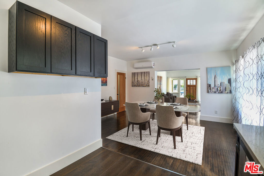 2945 Van Buren Place