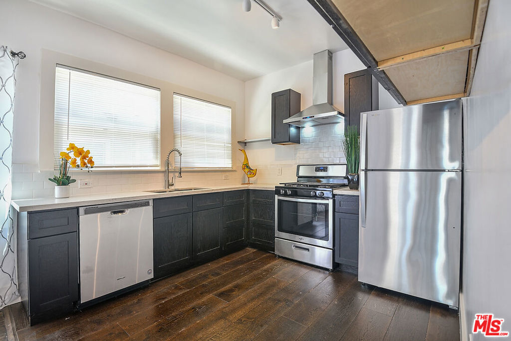 2945 Van Buren Place