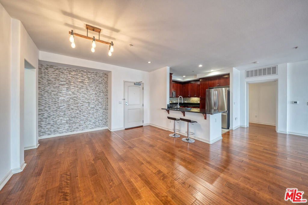 629 Traction Avenue 609