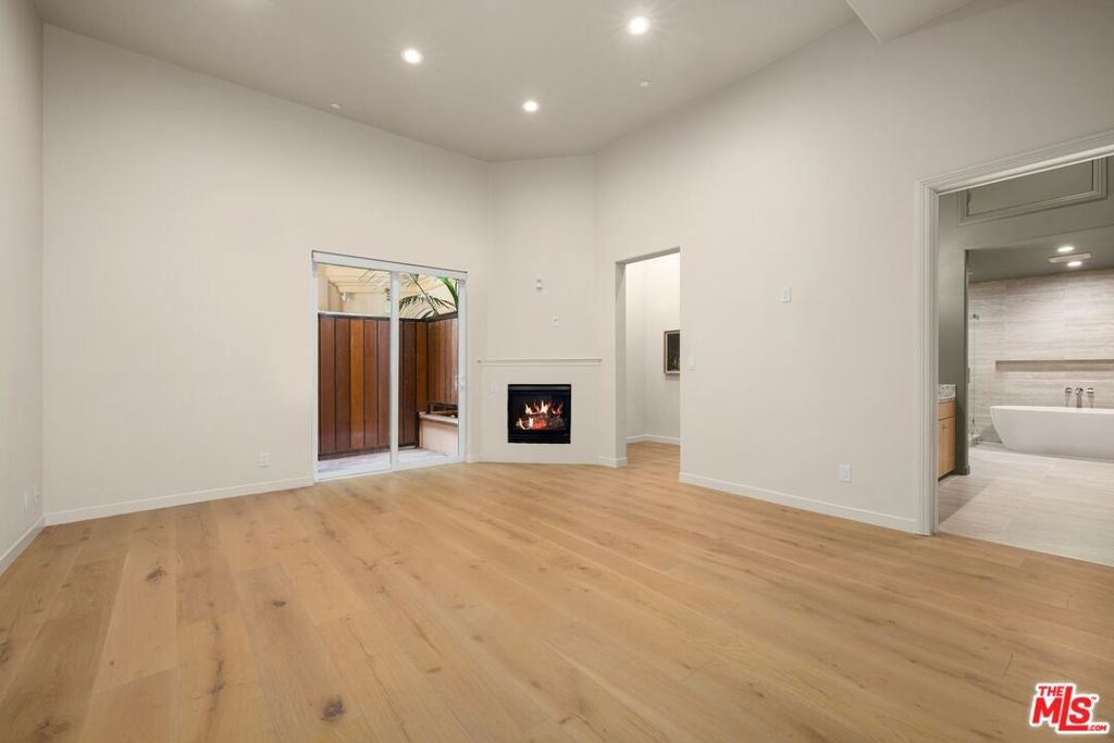 16123 W Sunset Boulevard 105
