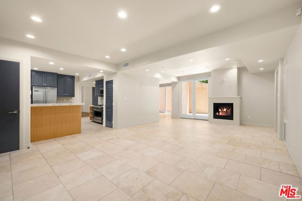 16123 W Sunset Boulevard 105